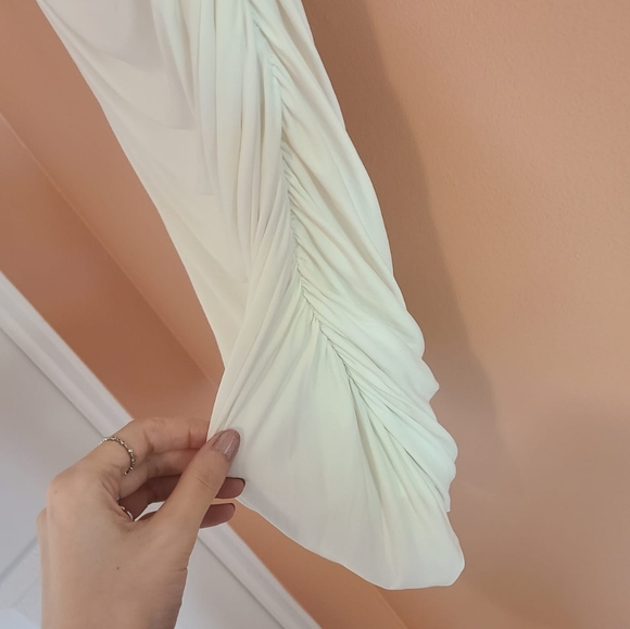 NWOT BCBGMaxAzaria White Ruffled Bodycon Dress 💋🌴 - Picture 12 of 13